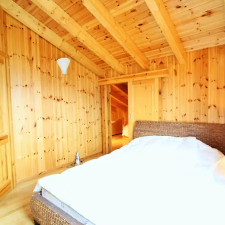 Σαλέ In H R Mence With Sauna Whirlpool *