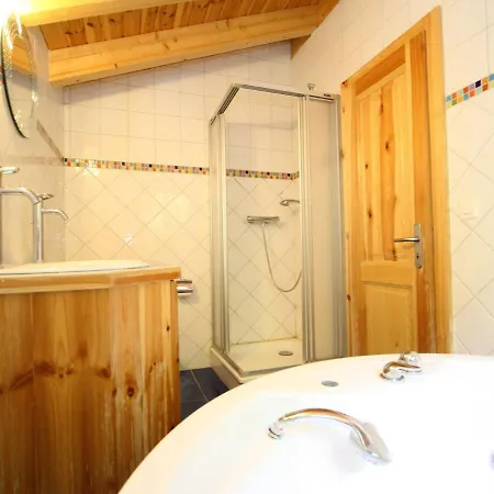 In H R Mence With Sauna Whirlpool *
