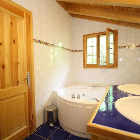 Σαλέ In H R Mence With Sauna Whirlpool