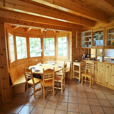 In Rhone Valley Near Lift 木屋 莱斯克伦斯