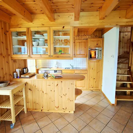 In Rhone Valley Near Lift 莱斯克伦斯