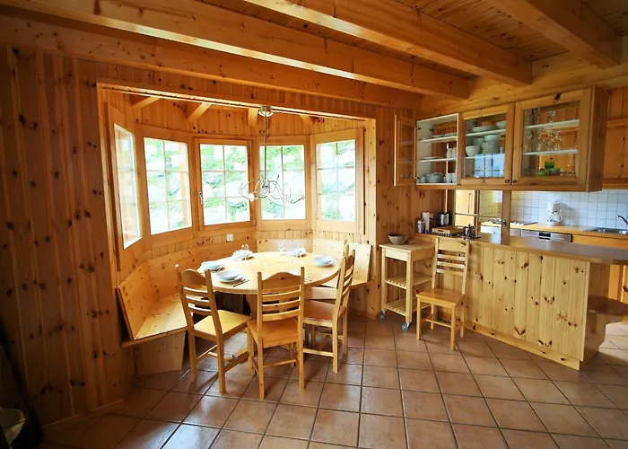 In Rhone Valley Near Lift 木屋 莱斯克伦斯