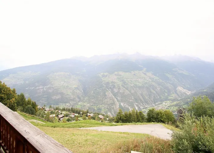 In Rhone Valley Near Lift 木屋 *